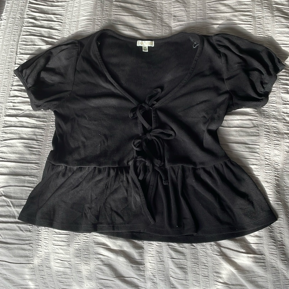 Black puff sleeve ribbed top with front ties (AVAILABLE IN BUNDLE ONLY)